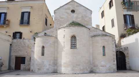 Bari, la Vallisa: millenaria e gloriosa chiesa che "celebra" ormai solo spettacoli 